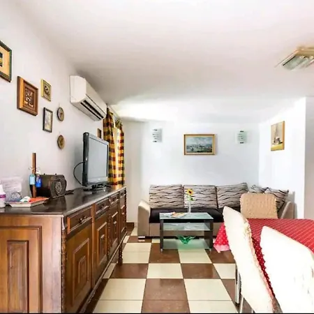 Angie Old Town With Jacuzzi Villa *