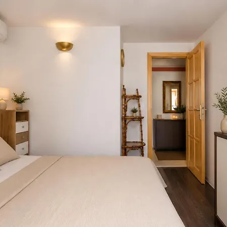 Quiet Oasis In The Heart Of Old Town- Two Kitchen,3bath *