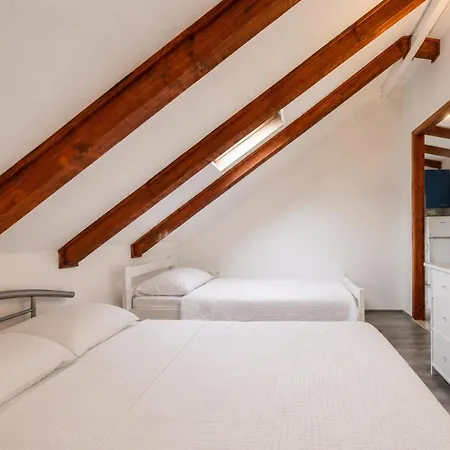 Quiet Oasis In The Heart Of Old Town- Two Kitchen,3Bath *