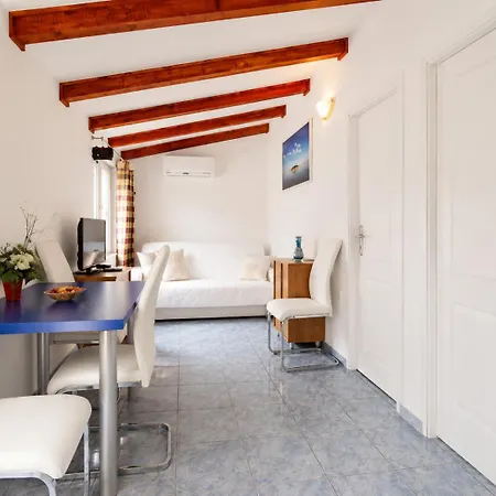 Quiet Oasis In The Heart Of Old Town- Two Kitchen,3Bath